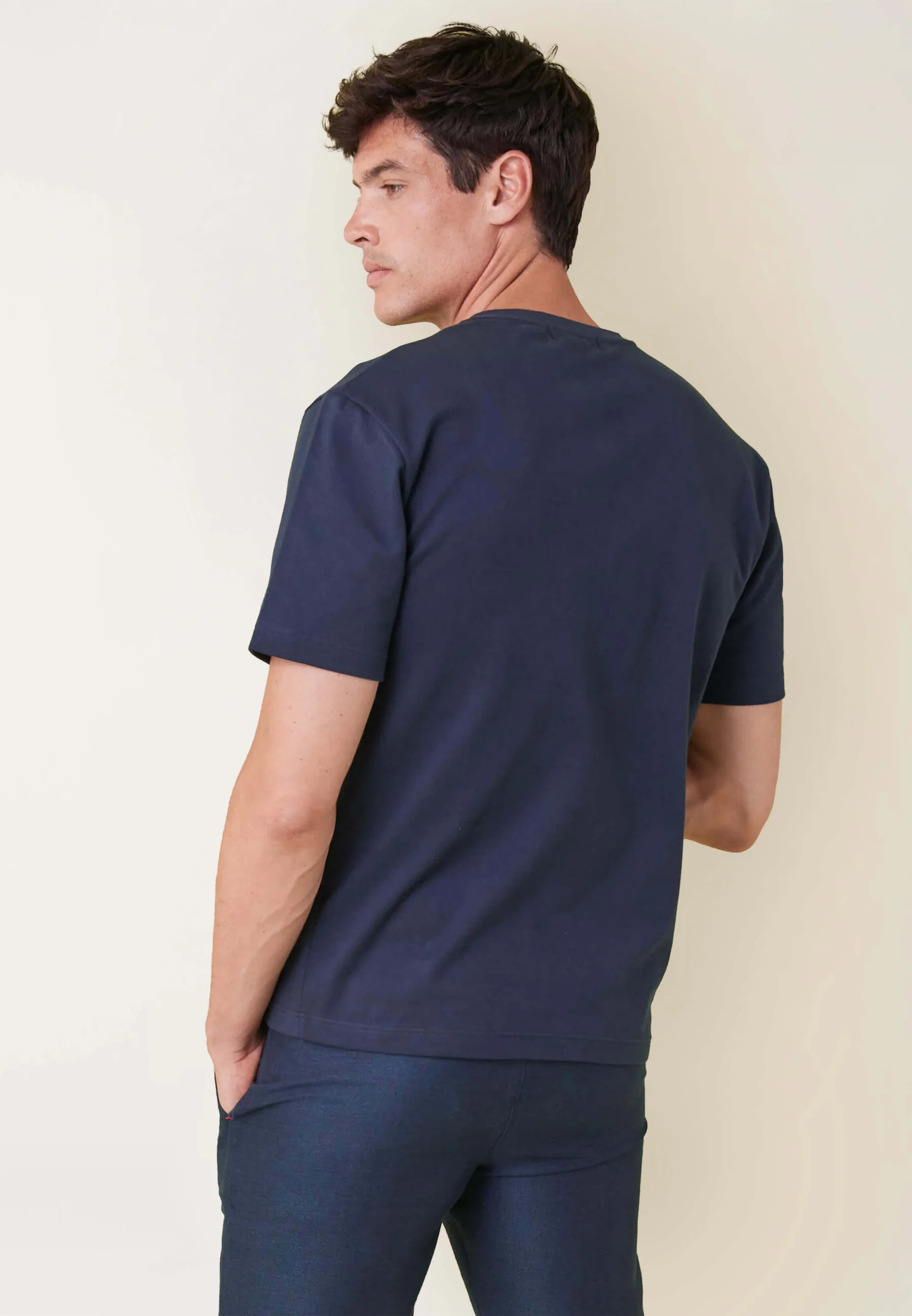 T-shirt homme bleu marine avec poche poitrine en coton - Sasha Marine - Image 3